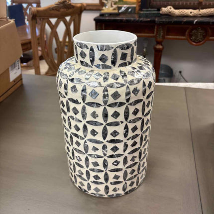 Gray/White Geometric Pattern Vase