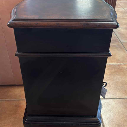 Grandover 17" Wide Tradional Chair Side End Table