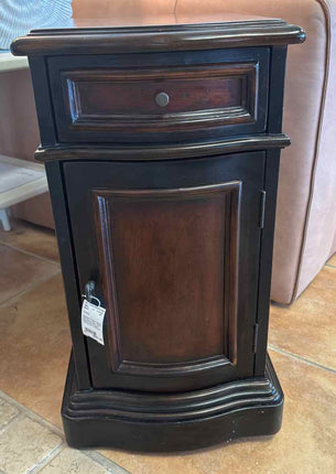 Grandover 17" Wide Tradional Chair Side End Table